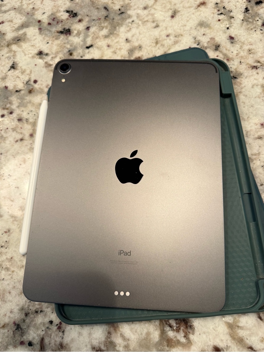 Apple iPad Pro 11 with Sage Green Protective Case & pencil - Picture 5 of 9